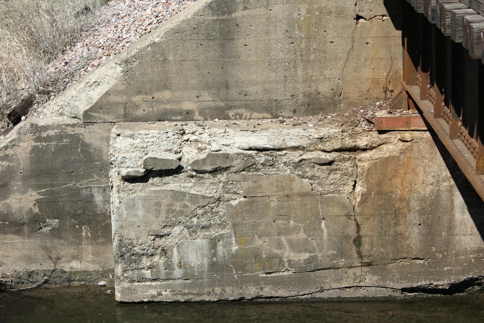 Spalling on north abutment